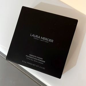 Laura Mercier Smooth Finish Foundation Powder